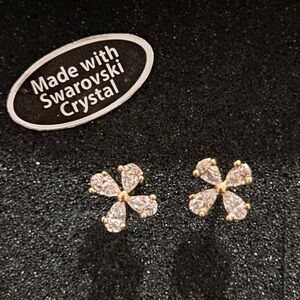 Swarovski crystal flower stud earrings E12